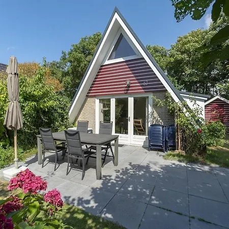 Seaside Getaway With Terrace Dom wakacyjny